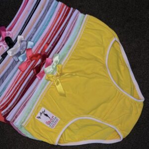 شورت نخی زنانه کش سفید مارک تیشین یا نهال سابق ( جین ۱۲ تایی )