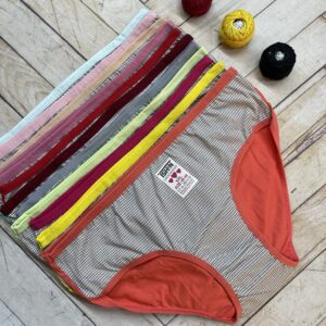 شورت نخی زنانه جلوچاپ لوزی ریز مارک تیشین یا نهال سابق ( بسته ۱۲ تایی )